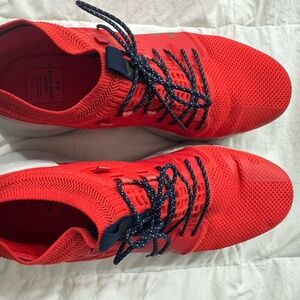 Under Armour, 11, Red Hovr Shoe in excellent condition